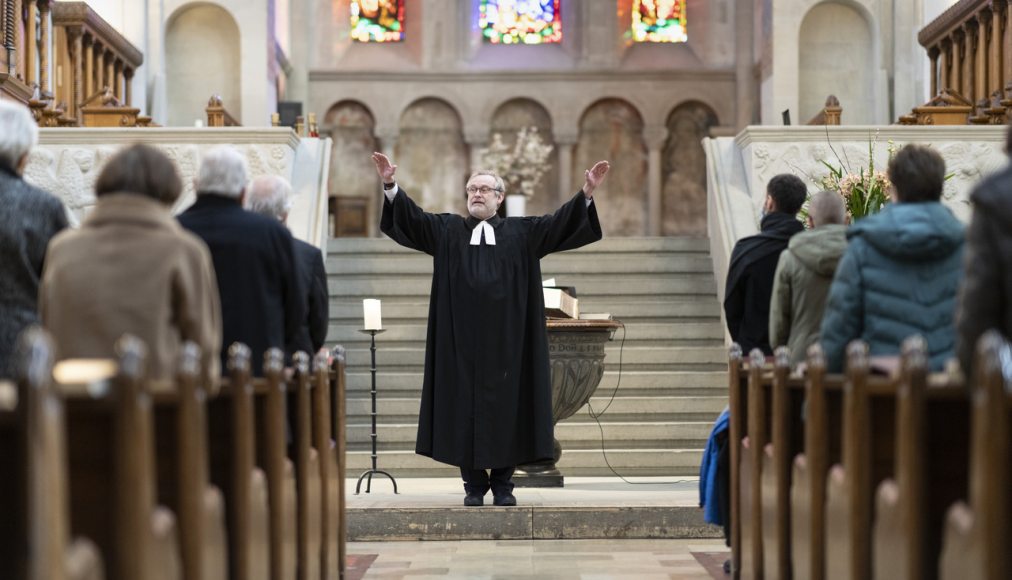 Pastorat: les Églises réformées font face à un manque de relève / Keystone/Gaetan Bally