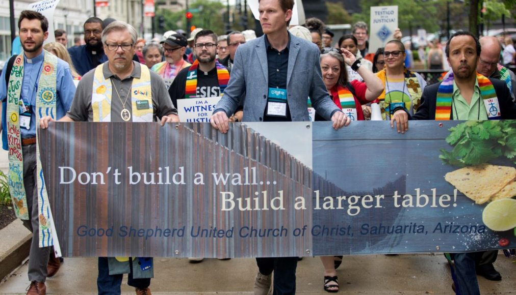 Le pasteur Randy J. Mayer, de la Good Shepard Church of Christ en Arizona, est engagé depuis plus de vingt ans auprès des migrants à la frontière entre le Mexique et les Etats-Unis. / DR