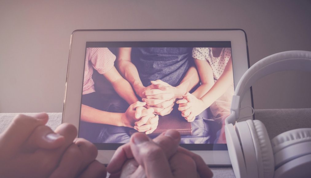 Avec la pandémie, la spiritualité profitent des outils numériques. Image d'illustration. © iStock/ThitareeSarmkasat Avec la pandémie, la spiritualité profitent des outils numériques. Image d'illustration. © iStock/ThitareeSarmkasat / Avec la pandémie, la spiritualité profitent des outils numériques. Image d'illustration. © iStock/ThitareeSarmkasat