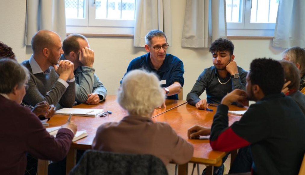 Des relais en réseau, dépassant les échecs en emploi Des relais en réseau, dépassant les échecs en emploi / Des relais en réseau, dépassant les échecs en emploi