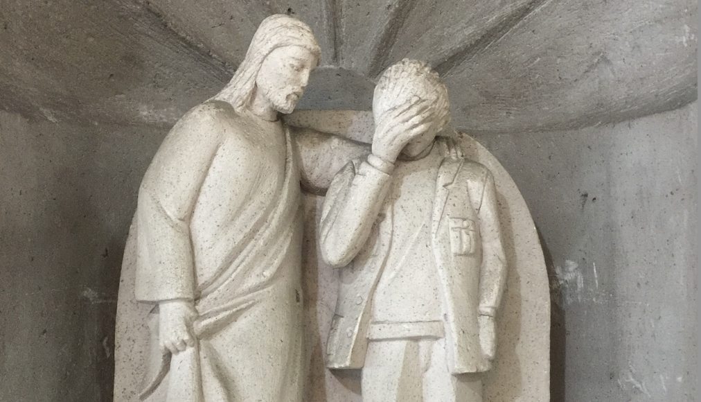 Sculpture représentant le fils prodigue pardonné Sculpture représentant le fils prodigue pardonné / Pixabay