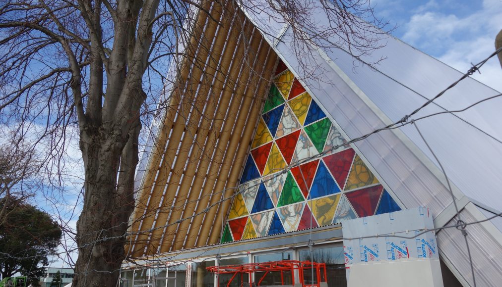 Une église en carton. Copyright Wikipedia. / Cathédrale de Christchurch, Nouvelle-Zélande