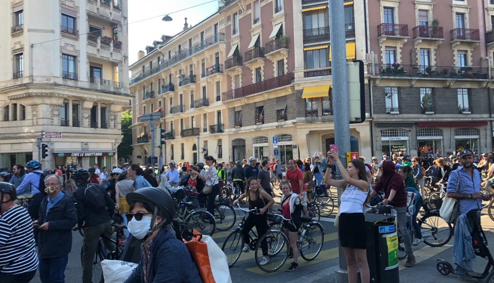 Les cyclistes réagissent aux oppositions aux nouvelles voies cyclables Les cyclistes réagissent aux oppositions aux nouvelles voies cyclables / Manifestation de cyclistes à Genève lundi 18 mai