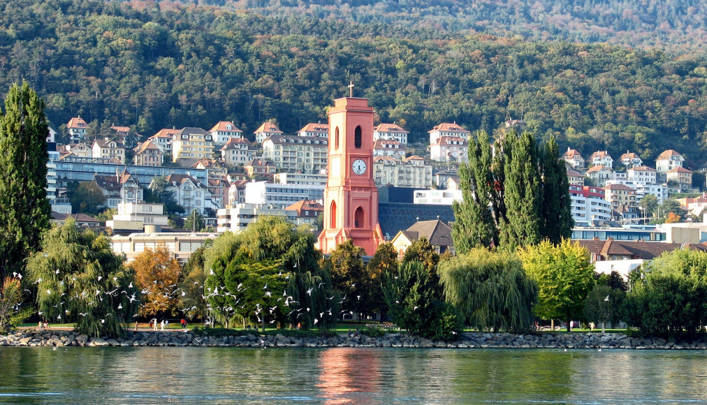 Neuchâtel depuis le lac / CC0 / Pixabay