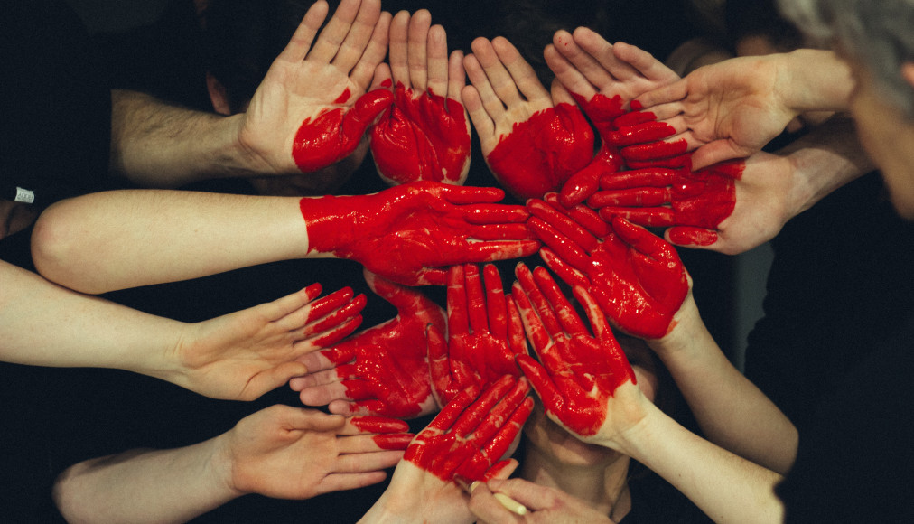 La solidarité, au cœur de la mission de l’Église. © Tim Marshall – unsplash