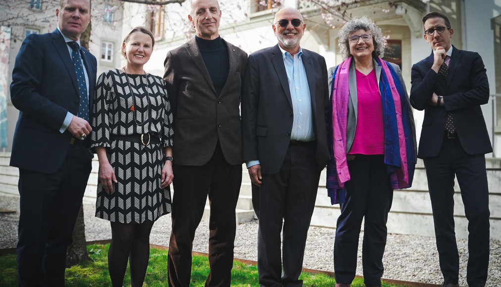 Le groupe de travail mixte : Philippe Leuba, conseiller synodal et président du groupe de travail - Anne Abruzzi, présidente du Conseil synodal - Dominique Kohli, délégué du Synode - Olivier Leuenberger, délégué du Synode - Laurence Bohnenblust-Pidoux, conseillère synodale - Simon Butticaz, délégué du Synode (de gauche à droite) © L.Cogne médias-pro