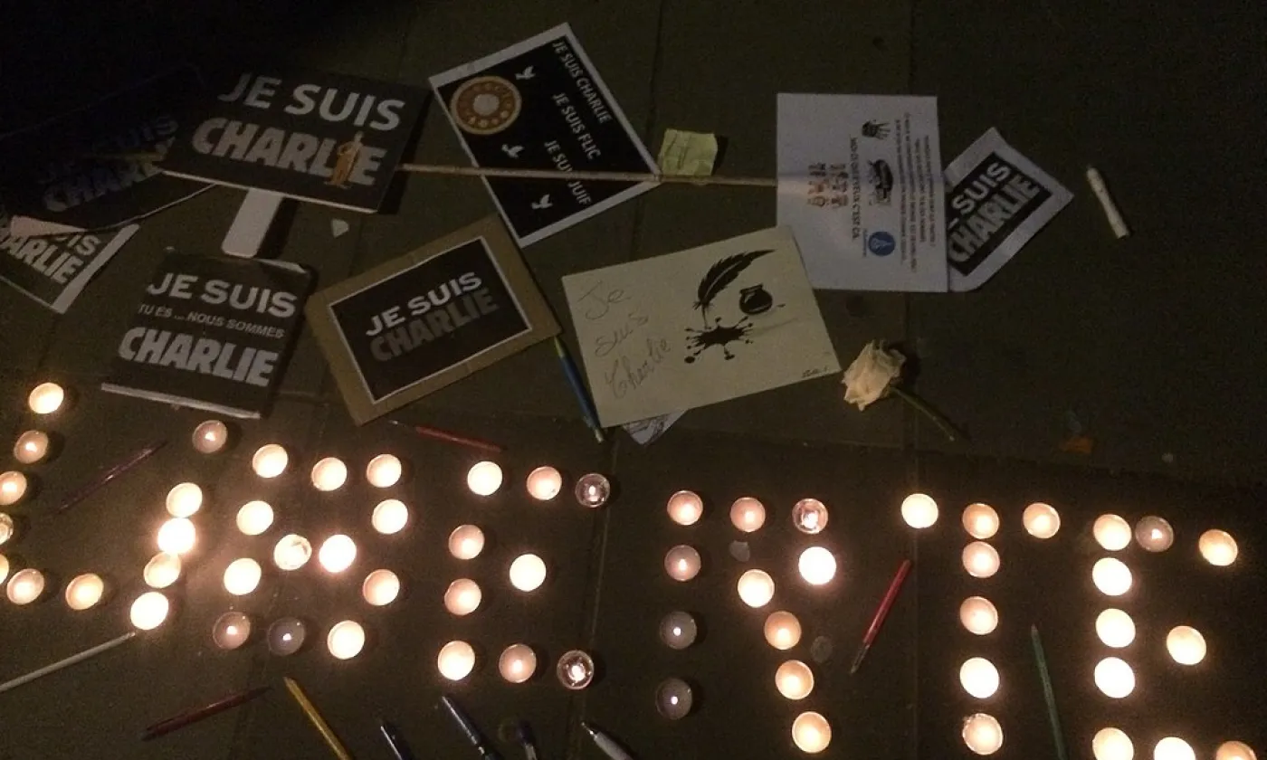 Dix ans après, Charlie Hebdo commémore l’attentat ©Greg Wolf, Paris, France, CC BY 2.0 Wikimedia Commons