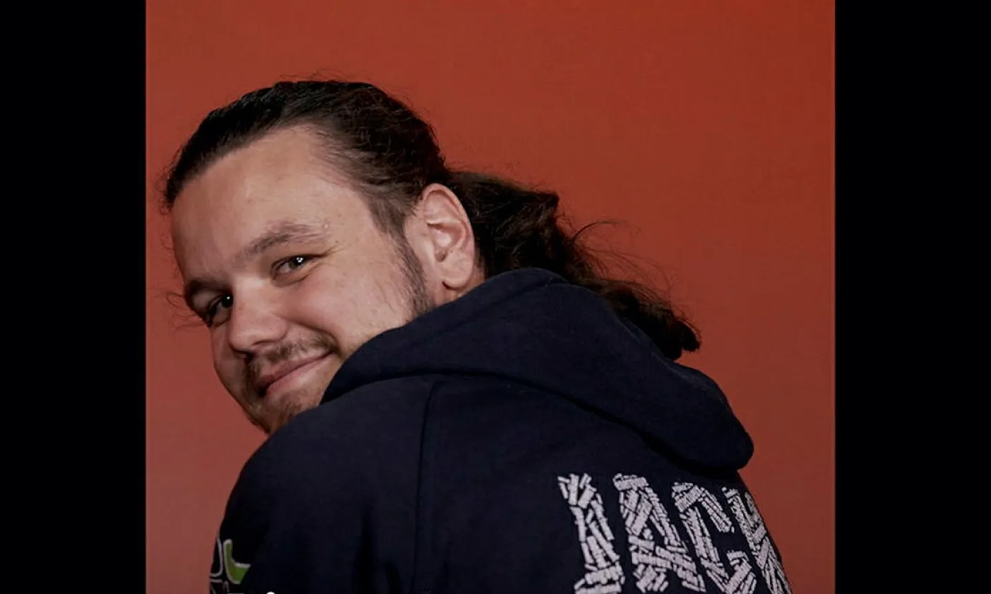 Indice - Laurent: «Dieu est comme un ami qui habite dans un pays lointain.» ©RTSreligion / RTS