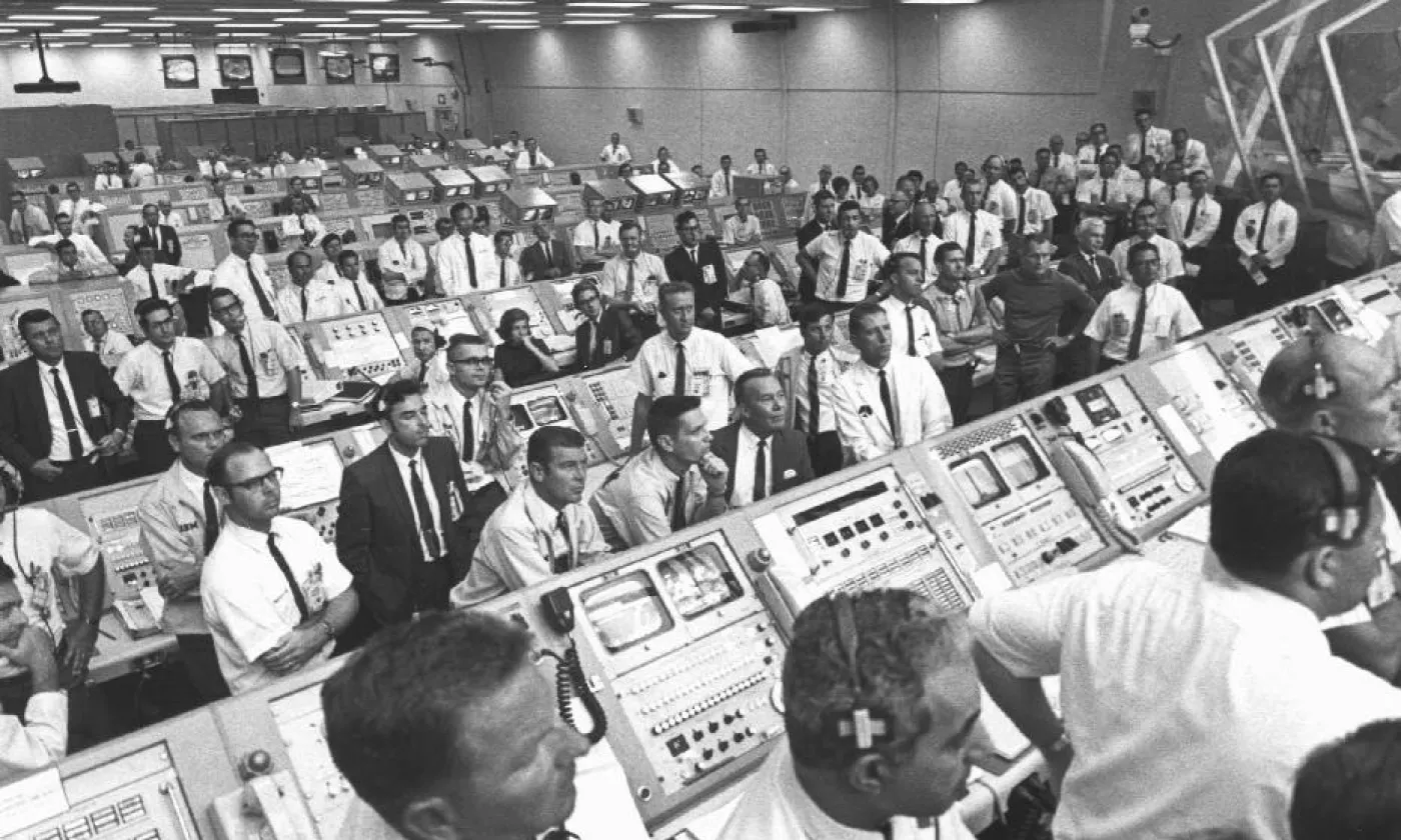 La salle de contrôle du Centre spatial Kennedy © NASA