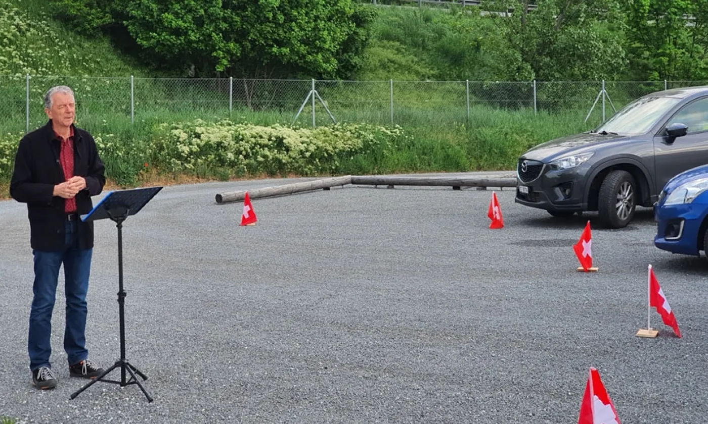 Après une première très concluante dimanche 26 avril, le culte en mode drive-in d’une paroisse évangélique de Sion ne pourra se répéter DR