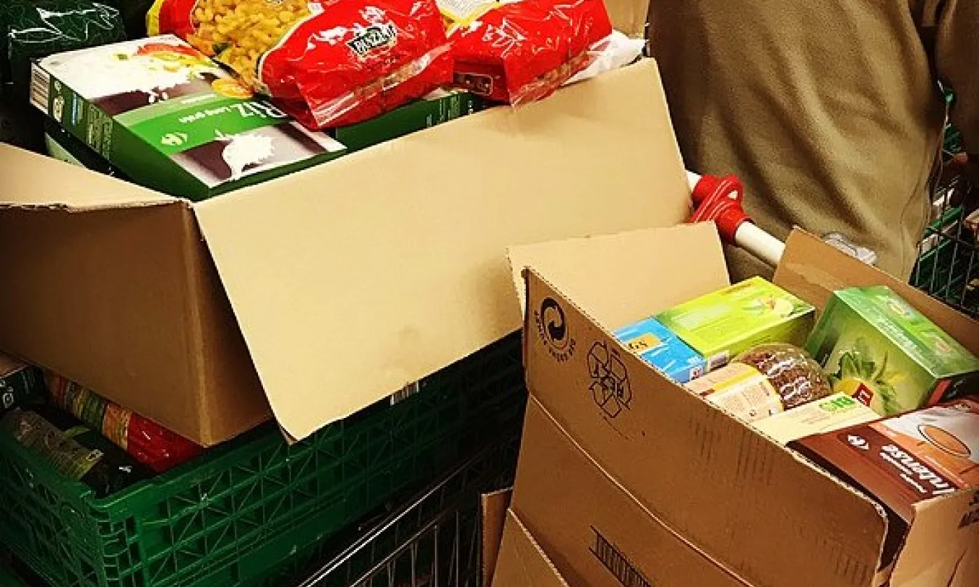 Collecte de banque alimentaire ©Benoît Prieur / Wikimedia Commons / CC BY-SA 4.0