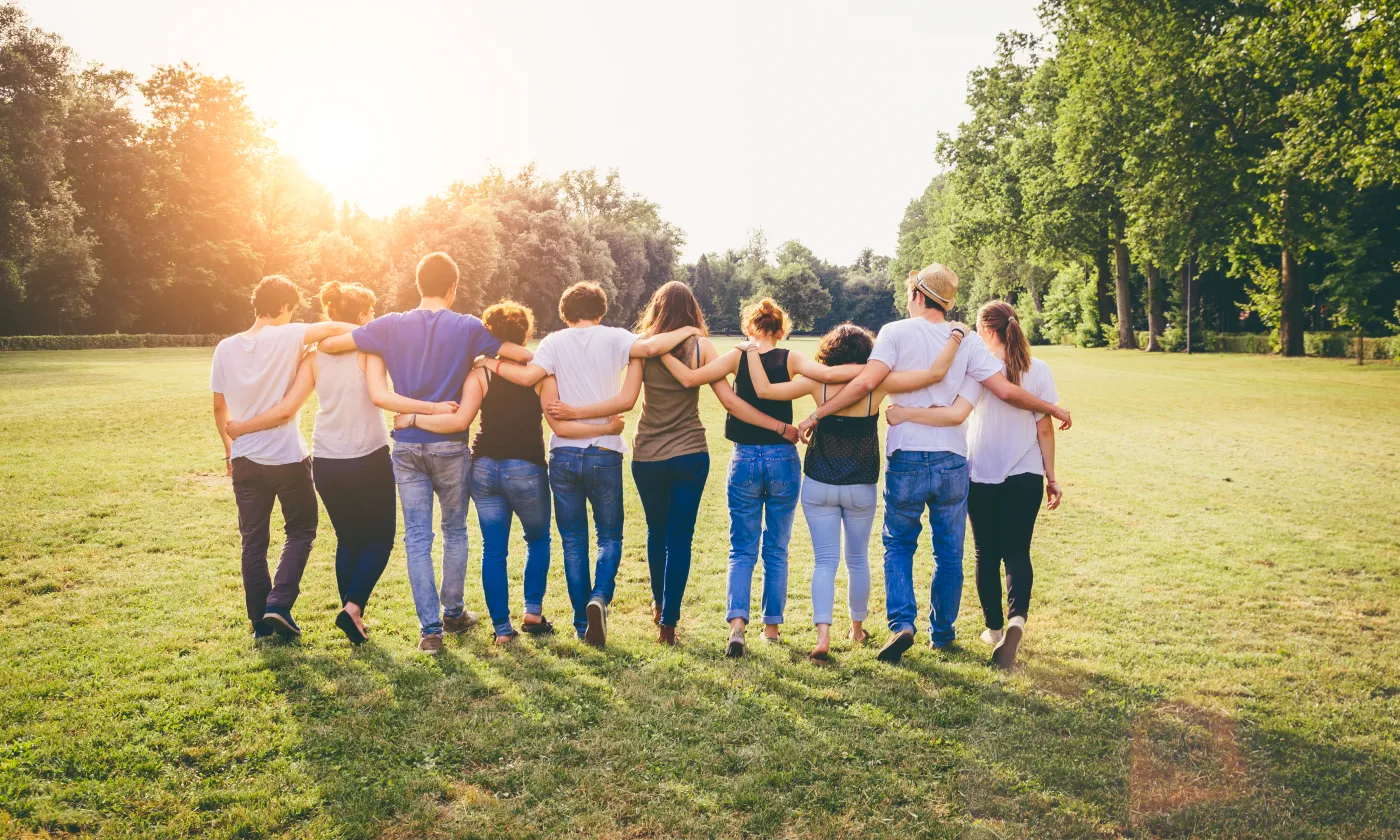 Lorsque nous demandons aux catéchumènes leurs meilleurs souvenirs, c’est le camp qui est mentionné. C’est bien dans la communauté que nous nous soutenons les uns les autres. @ iStock/FilippoBacci