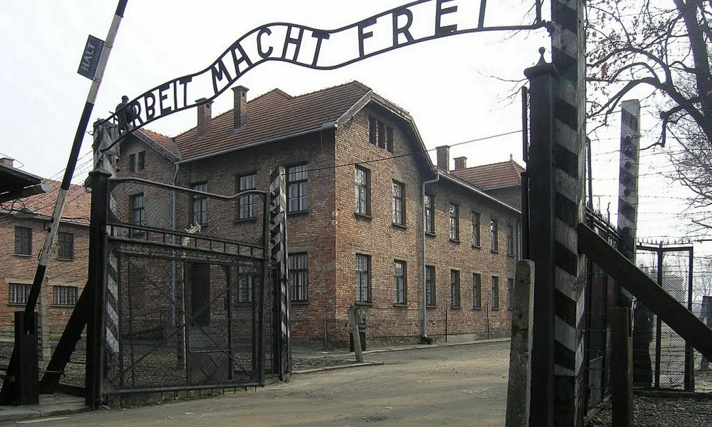 Entrée du camp d'Auschwitz © Wikimedia Commons/Dnalor 01/CC-BY-SA-3.0-AT
