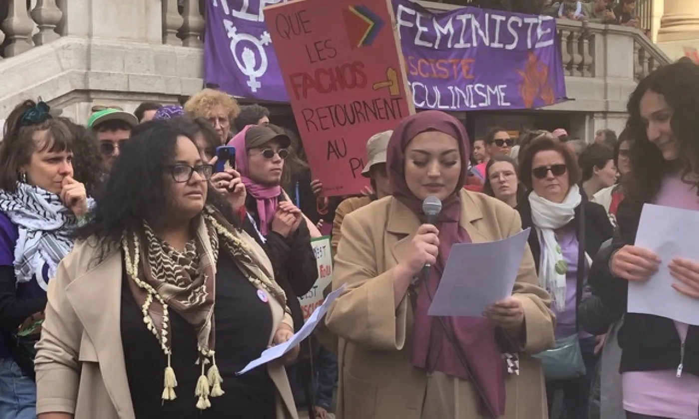 Inès El Shikh et Ela Ozturk, de l’Association « Foulards violets », le 8 mars dernier à Genève. ©Laurence Bolomey