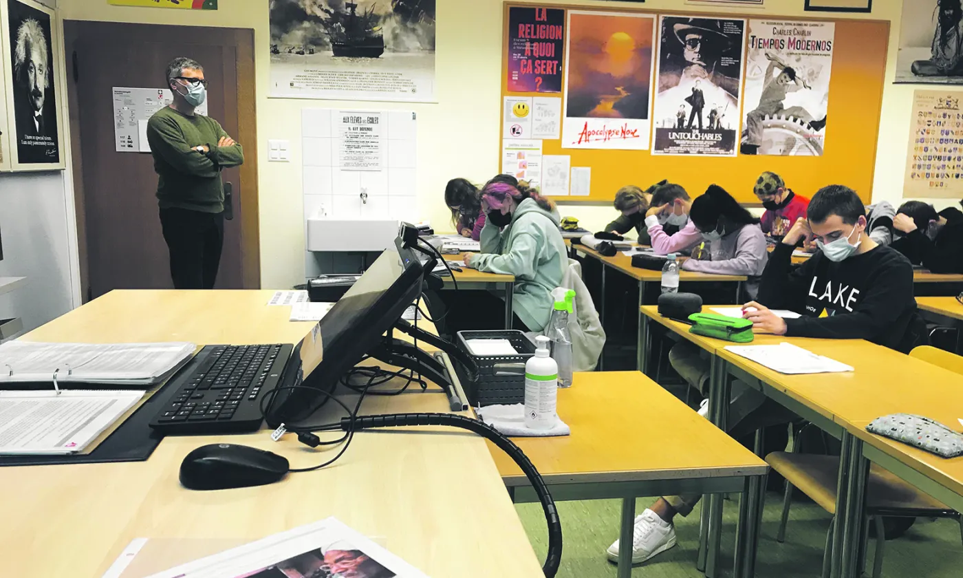 Durant l'heure hebdomadaire d'éthique et de culture religieuse, l'enseignant aide les élèves à lier le fait religieux à son contexte culturel. © C.A.