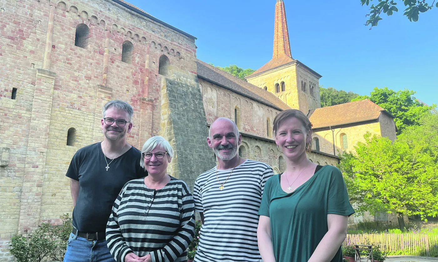 Le groupe inclusivité de la paroisse protestante de Romaimôtiers: de gauche à droite, Nicolas Charrière, Christine Pont-Moser, Guy Mauron, Emmanuelle Charrière. ©Camille Andres