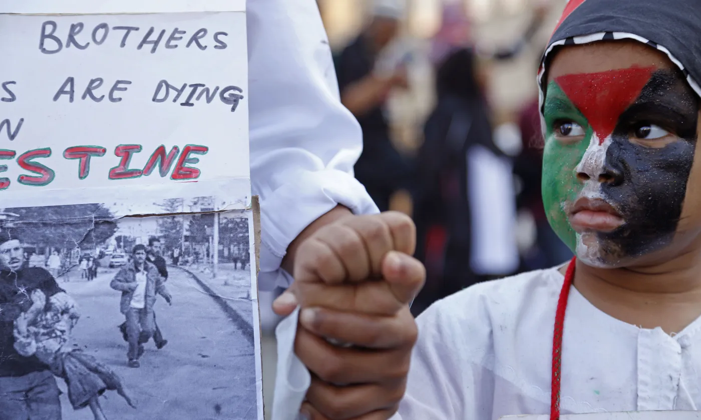 Un enfant d'Afrique du Sud, maquillé avec le drapeau de la Palestine. Cape Town, 2014. Keystone