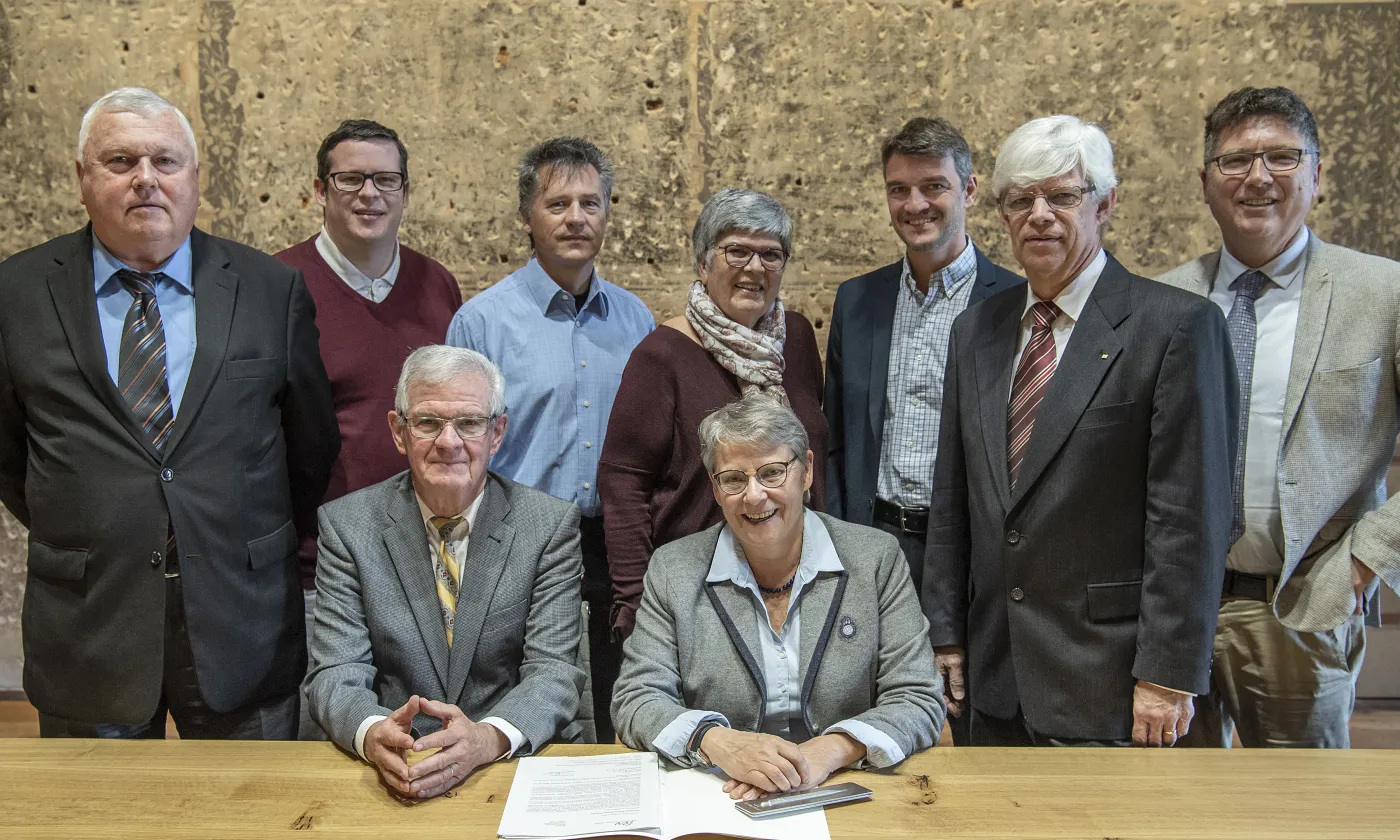Signature au Château de Lausanne de la déclaration liminaire d'engagement, le 9 avril 2019. DR