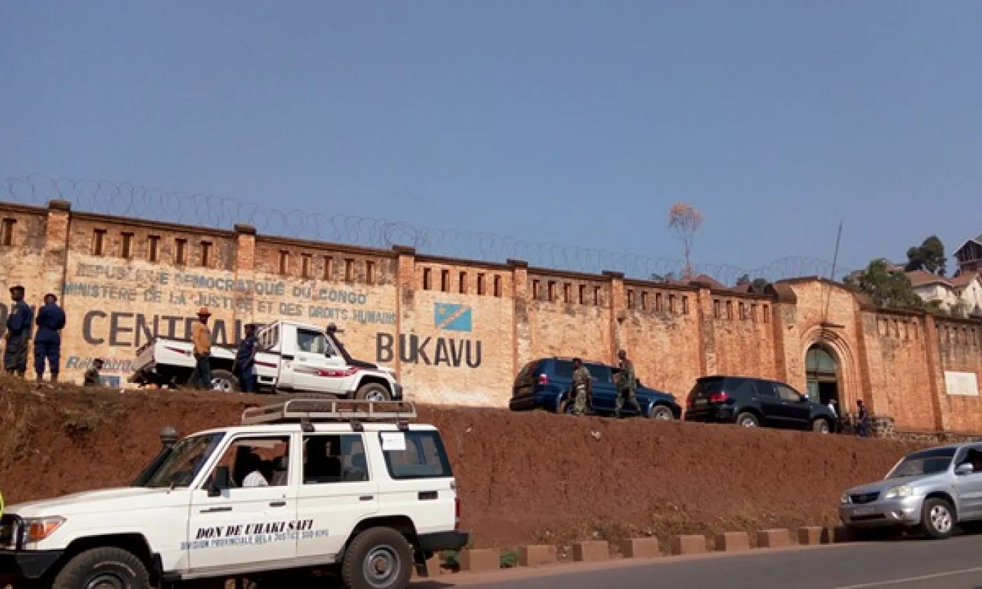 La prison de Bukavu, RDC ©Ernest Muhero (VOA), Public domain, via Wikimedia Commons