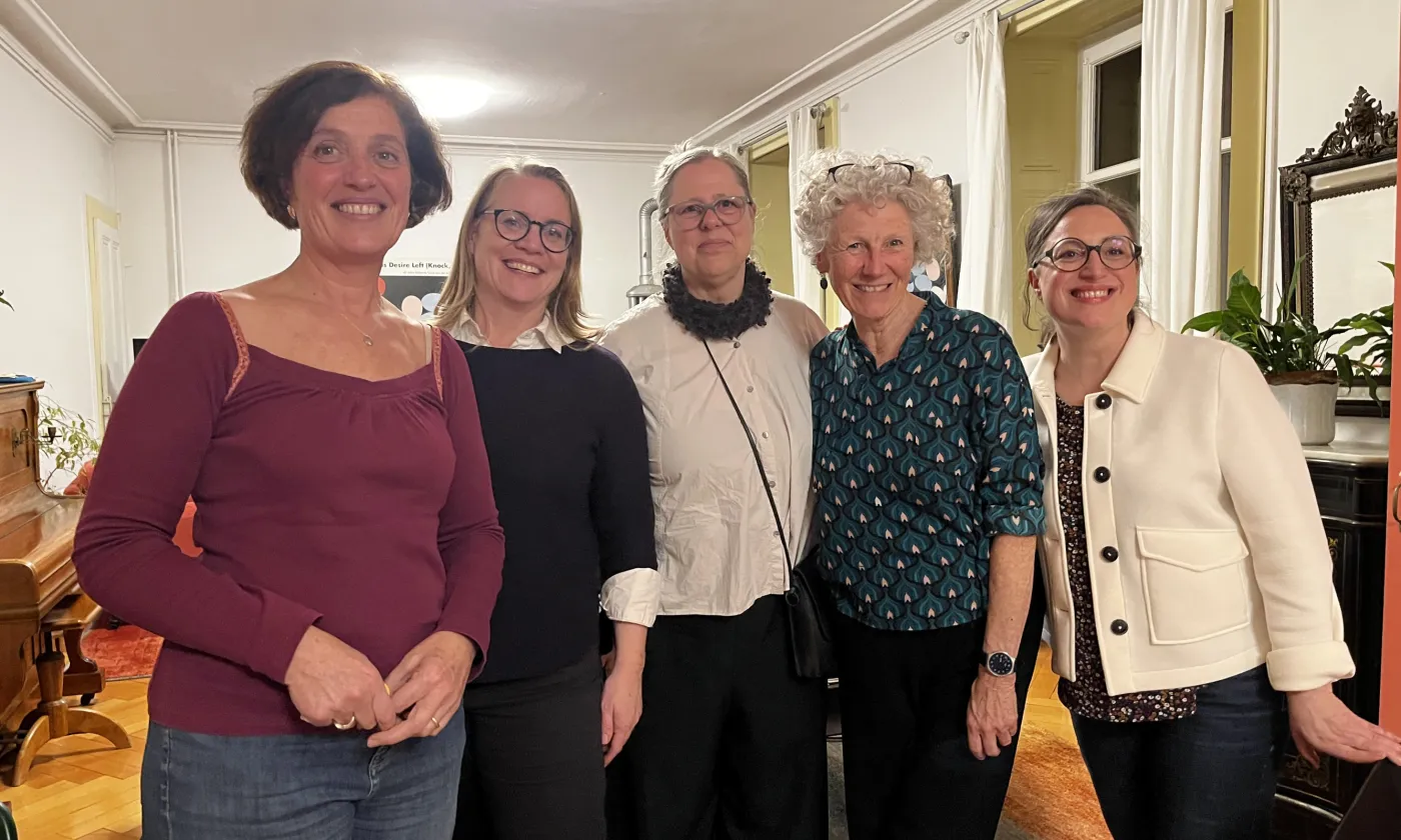 L’équipe chargée du projet de la Maison Emilie (de gauche à droite): Cécile Theumann, Roxane Berner, Jeanne Pestalozzi, membres du conseil d’administration de Bienvenue SA, Maud Stempfhuber et Verena Kern © Camille Andrès