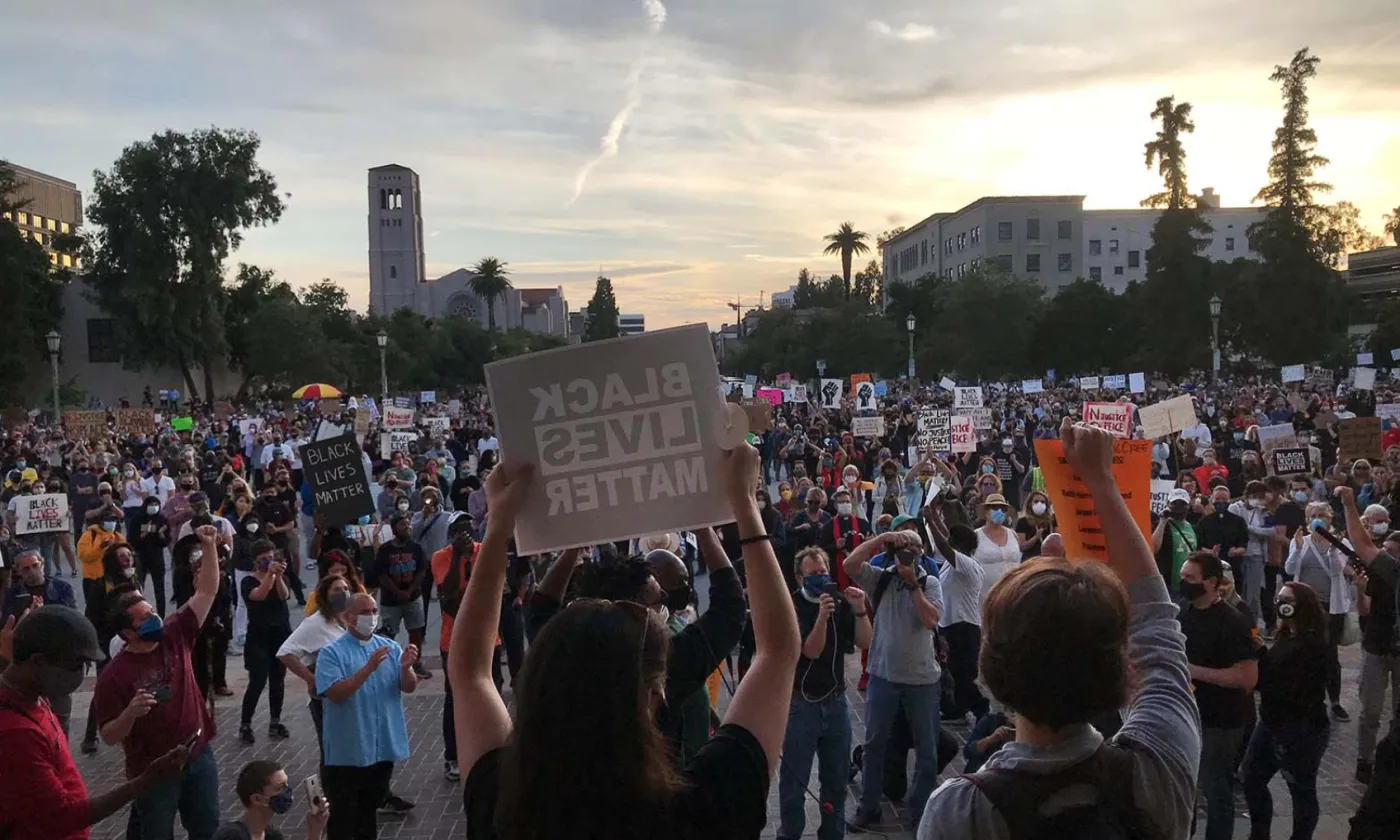 Des manifestants à Pasadena