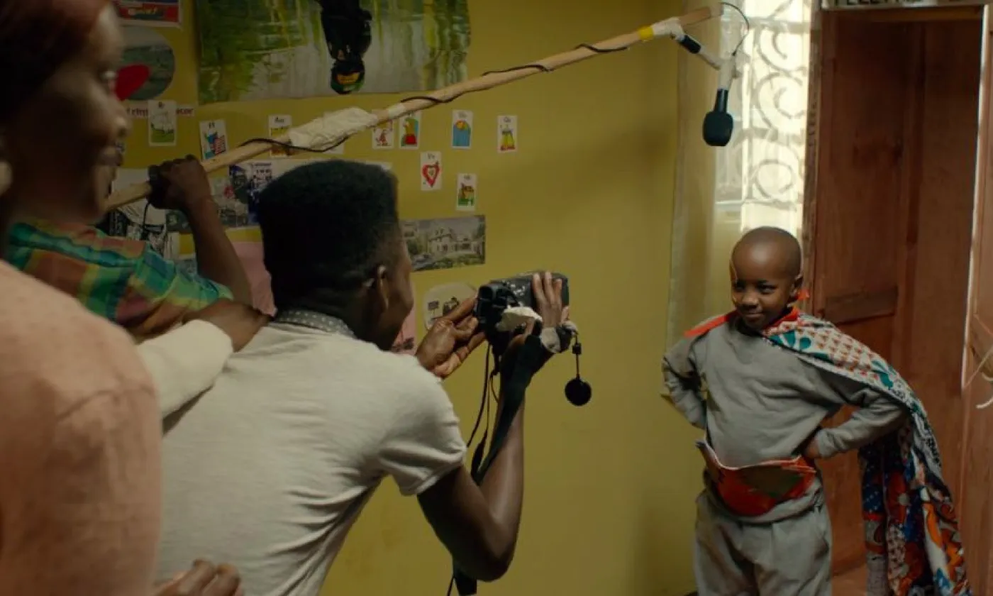 Dans le film Supa Modo, une petite fille fan de super-héros et atteinte d’un cancer est soutenue par ses proches qui lui font croire qu’elle a de véritables super-pouvoirs. © DR