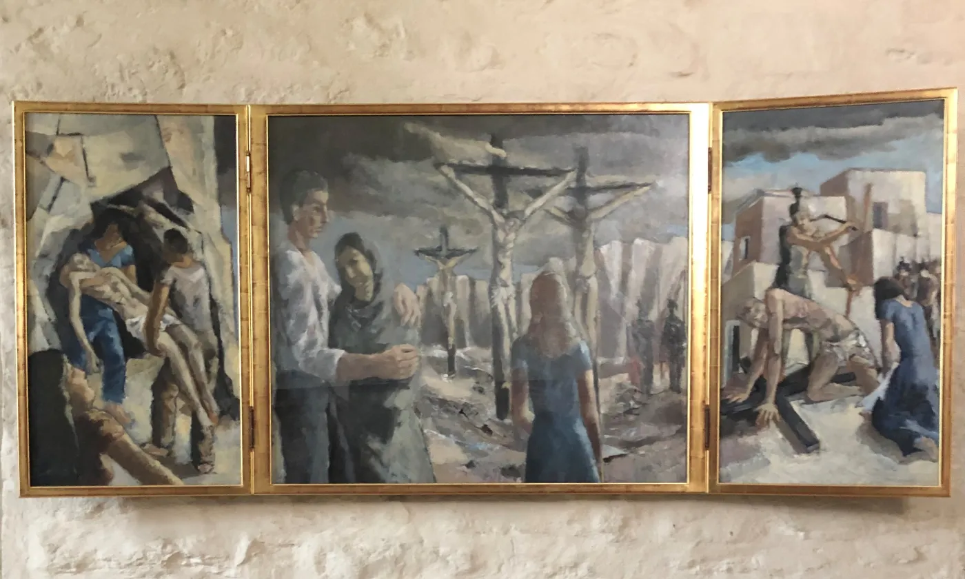 Le triptyque de La Passion est exposé dans le chœur de l’église de La Chiésaz à Saint-Légier. © Anne Vallelian