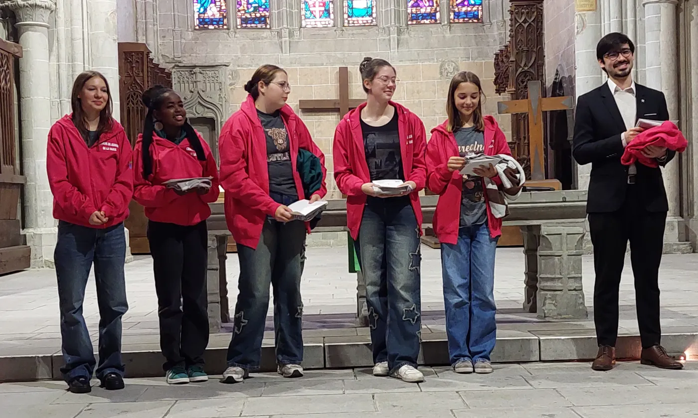 Les jeunes qui ont suivi la formation Jack sont recnnus et certifés devant l’assemblée lors du culte de la Réformation à Moudon. © Che