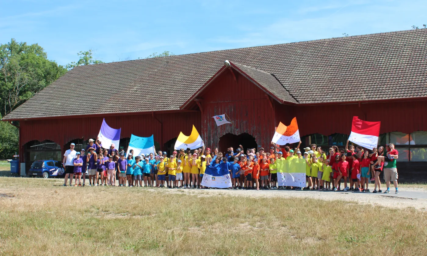 Les KidsGames, ce sont des équipes soudées où chaque enfant contribue à la réussite de son groupe. Le dernier jour, les parents sont invités à venir sur place. Les enfants peuvent leur montrer ce qu’ils ont appris et leur faire essayer les différentes activités. © KidsGames/Orbe