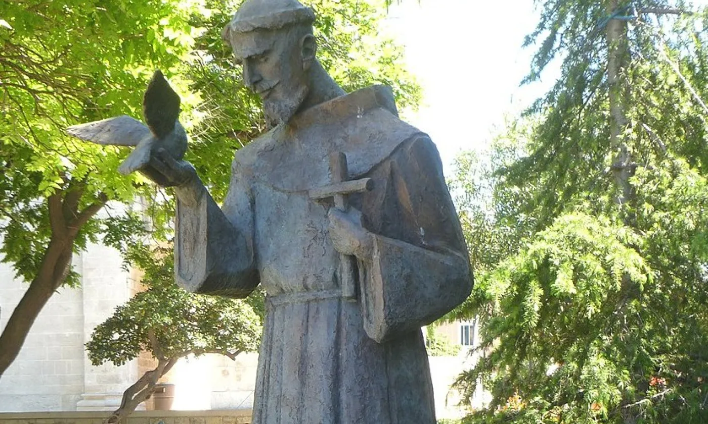 Statue de François d'Assise à l'Eglise Notre-Dame à Šibenik en Croatie ©JoJan, CC BY 3.0 Wikimedia Commons