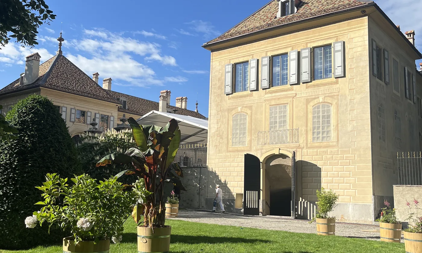 Une aile du Château d’Hauteville, caractérisée par des peintures en trompe-l’œil restaurées. CA/Reformes