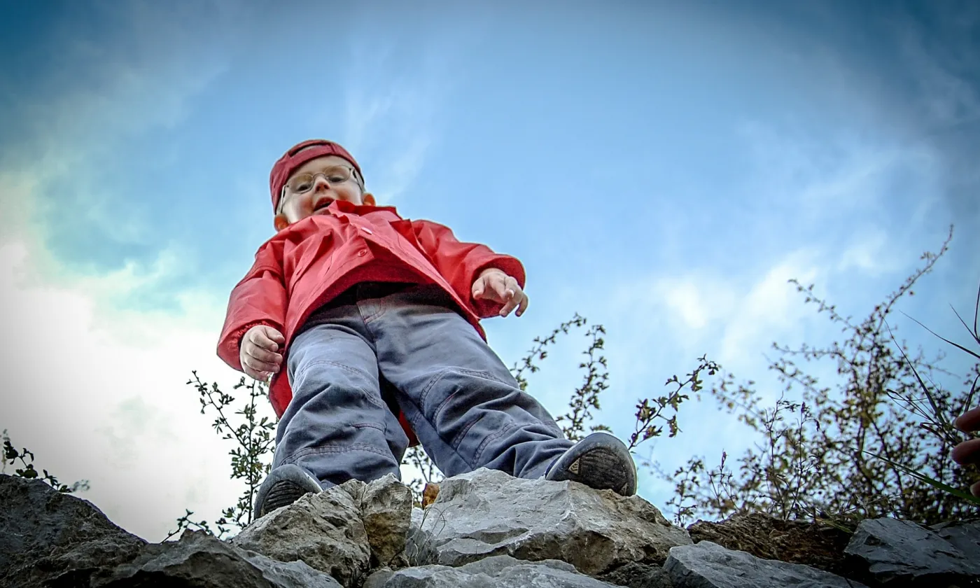 Face aux pouvoirs abusifs, le poids d'un enfant Face aux pouvoirs abusifs, le poids d'un enfant