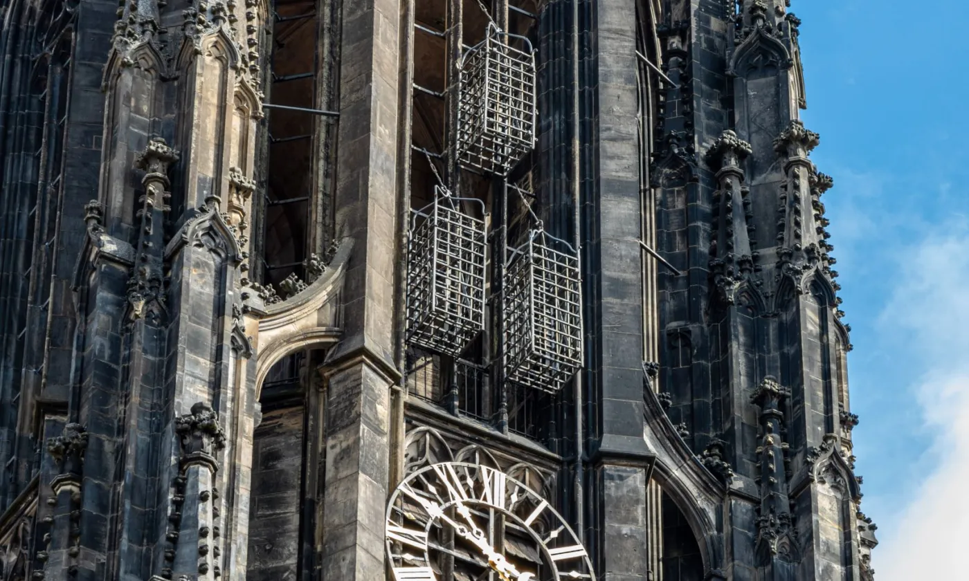Les cages des anabaptistes toujours accrochées au clocher de l’Eglise de Munster Cages anabaptistes Eglise Munster Dietmar Rabich CC BY-SA 4.0