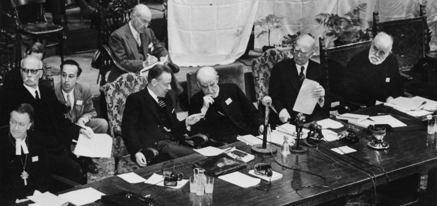 Assemblée constitutive d'Amsterdam, 1948. De gauche à droite : Willem Adolf Visser't Hooft (Hollande), Geoffrey Fisher, Archevêque de Canterbury (Grande-Bretagne), John Mott (USA) et l'Archevêque de l'Eglise orthodoxe de Grèce Germanos Strenopoulos © World Council of Churches (COE) Assemblée constitutive d'Amsterdam, 1948. De gauche à droite : Willem Adolf Visser't Hooft (Hollande), Geoffrey Fisher, Archevêque de Canterbury (Grande-Bretagne), John Mott (USA) et l'Archevêque de l'Eglise orthodoxe de Grèce Germanos Strenopoulos © World Council of Churches (COE)