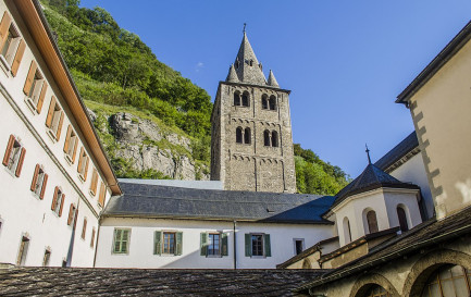 Abbaye de Saint-Maurice / ©Lcs74, CC BY-SA 4.0 Wikimedia Commons