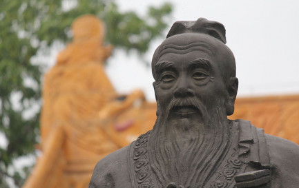 Statue de Confucius à Nanjing, au temple de Fuzi Miao / ©Kevinsmithnyc, CC BY-SA 3.0 Wikimedia Commons