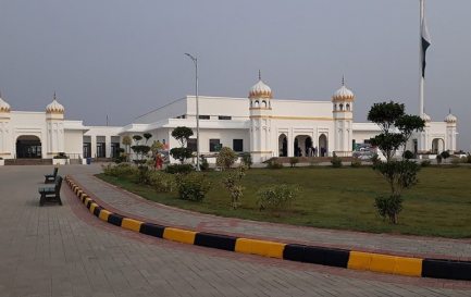 Le terminal d&#039;immigration du Corridor de Kartarpour, côté pakistanais / ©Guglani, CC BY-SA 4.0 Wikimedia Commons