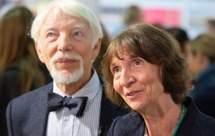 Aleida et Jan Assmann, en 2018 lors de la remise du «Prix de la paix des Libraires allemands» qu&#039;il et elle ont reçu ensemble. / CC(by-sa) 3.0 Martin Kraft