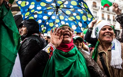 Vendredi 22 mars, les femmes sont nombreuses parmi les manifestants à Alger / ©KEYSTONE/MAXPPP/LE PICTORIUM/Sadak Souici