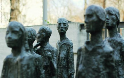 &quot;Les victimes juives du fascisme&quot;, sculpture de Will Lammert présente au cimetière juif de Berlin © Flickr CC BY-NC-ND 2.0 / Dario-Jacopo Lagana / &quot;Les victimes juives du fascisme&quot;, sculpture de Will Lammert présente au cimetière juif de Berlin