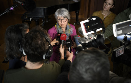 La conseillère fédérale Elisabeth Baume-Schneider lors d&#039;une visite du centre fédéral de requérants d&#039;asile à Boudry, dans le canton de Neuchâtel. / Keystone