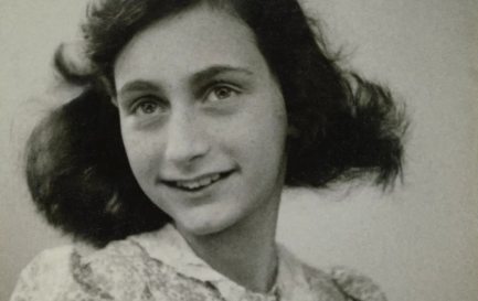 Anne Frank / © Auteur inconnu, Domaine public, Wikimedia Commons