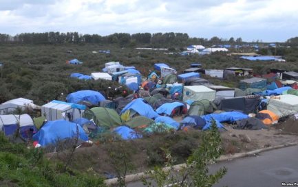 La &quot;jungle de Calais&quot; (photo de 2015) / ©VOA-Nicolas Pinault, Public domain, Wikimedia Commons