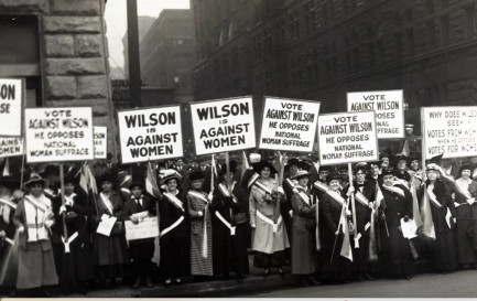 20 octobre 1916, des activistes amércains manifestent pour le suffrage féminin. / RNS