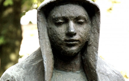 Statue de Marguerite Porete au béguinage de Valenciennes / ©DR
