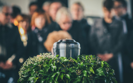 L’Eglise évangélique réformée vaudoise (EERV) retire son flyer sur ses services funèbres, qui avait fâché en son sein. L’institution publie aujourd’hui de nouvelles recommandations / IStock