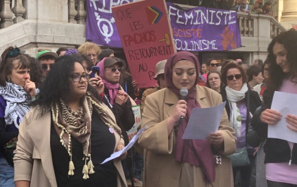 Inès El Shikh et Ela Ozturk, de l’Association « Foulards violets », le 8 mars dernier à Genève. / ©Laurence Bolomey