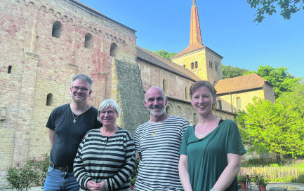 Le groupe inclusivité de la paroisse protestante de Romaimôtiers: de gauche à droite, Nicolas Charrière, Christine Pont-Moser, Guy Mauron, Emmanuelle Charrière. / ©Camille Andres