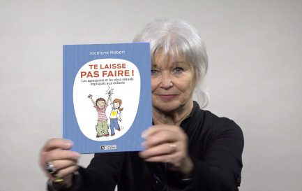 Jocelyne Robert présente sont livre «Te laisse pas faire» (photomontage pour corriger le livre flou) / Capture d&#039;écran