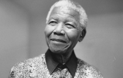 Nelson Mandela en 2000 / ©Library of the London School of Economics and Political Science, No restrictions, via Wikimedia Commons